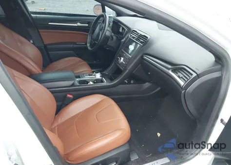 2020 Ford Fusion Titanium z USA, uszkodzony, nr VIN 3FA6P0D95LR117744